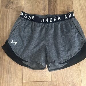 Under armor athletic shorts with pockets
